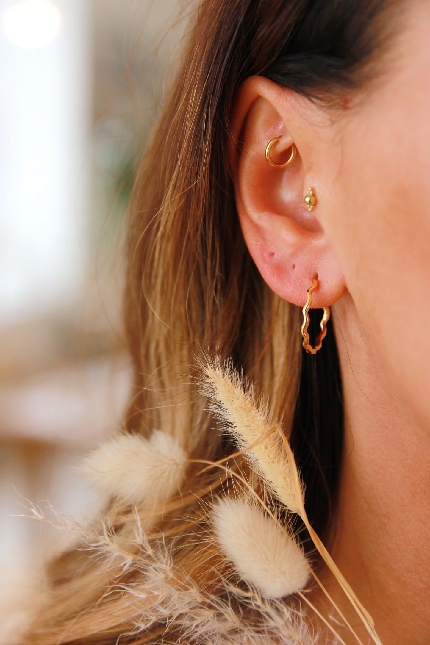 Shallow wavy Hoops