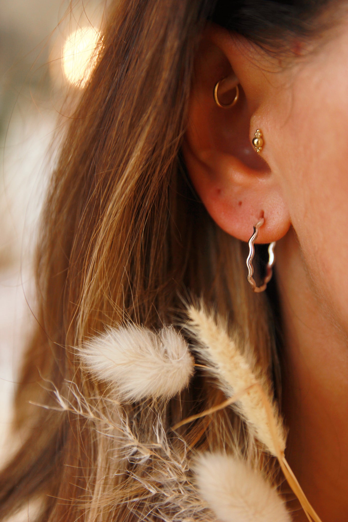 Shallow wavy Hoops